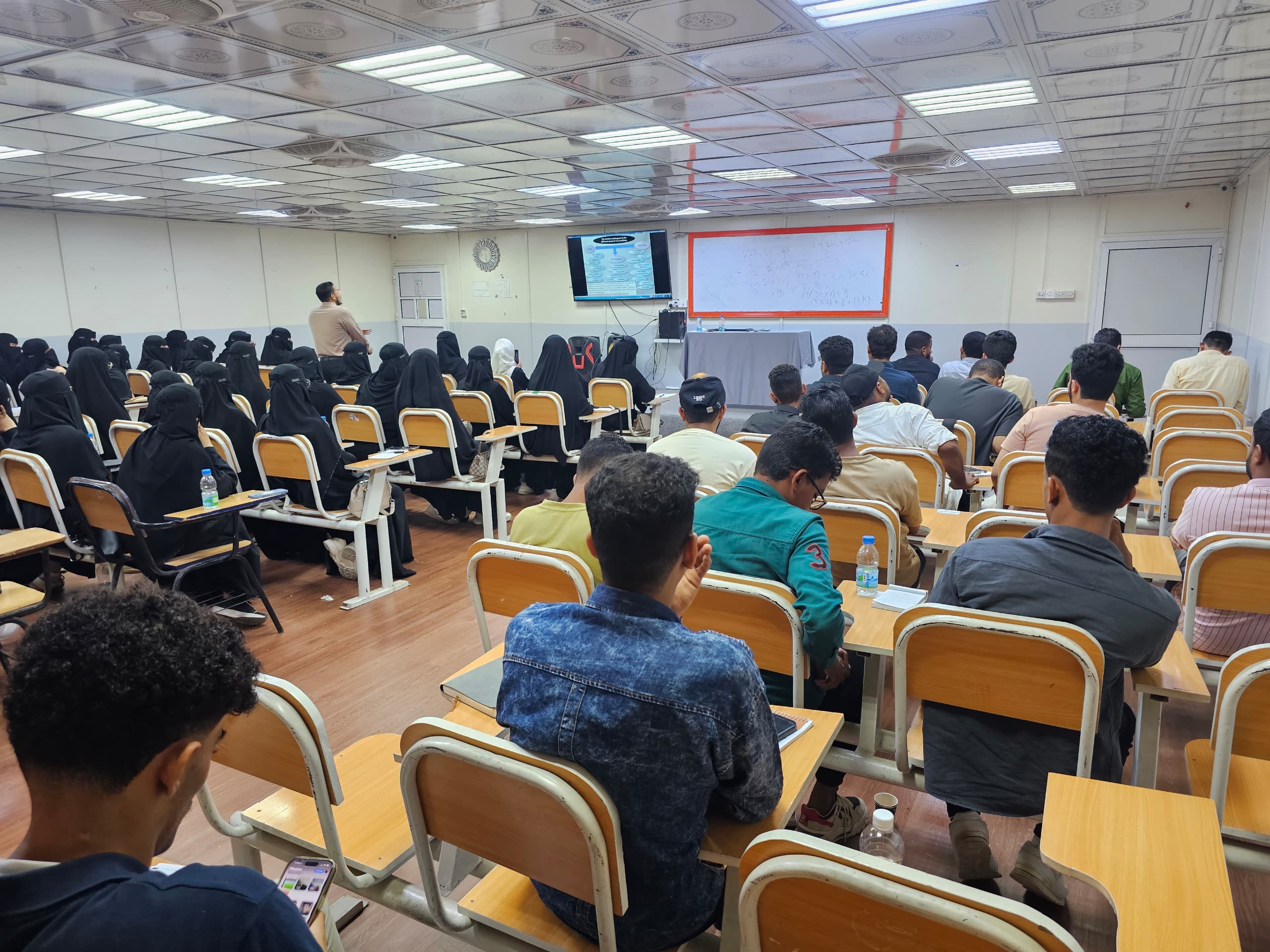 كلية طب الأسنان بجامعة العرب تقيم دورة علمية في علم الأدوية وتطبيقاتها في طب الأسنان