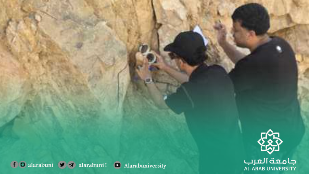 طلاب هندسة التعدين ينفذون تطبيقًا موقعيًا ضمن مقرر ميكانيكا الصخور