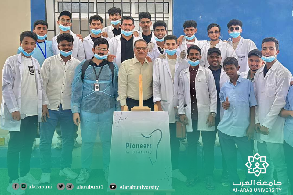 طلاب طب الأسنان بجامعة العرب ينفذون نزولًا ميدانيًا إلى مدرسة المزيني لذوي الاحتياجات الخاصة