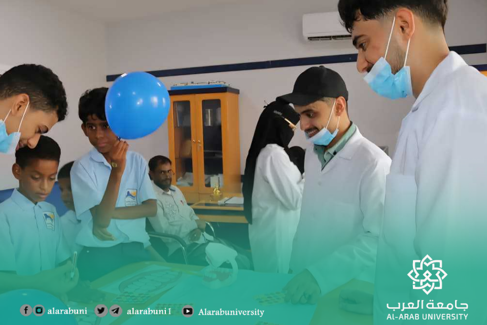 طلاب طب الأسنان بجامعة العرب ينفذون نزولًا ميدانيًا إلى مدرسة المزيني لذوي الاحتياجات الخاصة