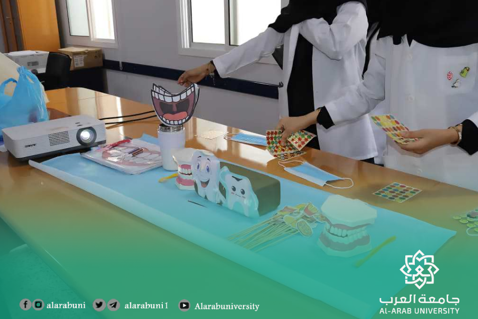 طلاب طب الأسنان بجامعة العرب ينفذون نزولًا ميدانيًا إلى مدرسة المزيني لذوي الاحتياجات الخاصة