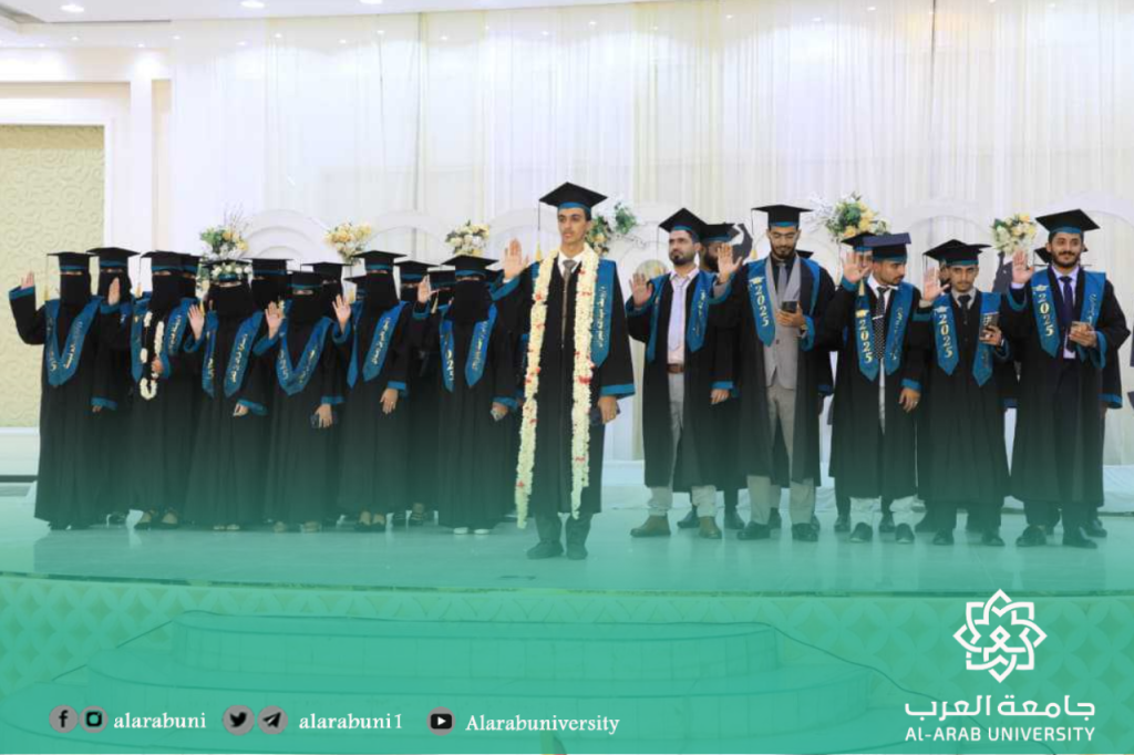 محافظ حضرموت يكرّم 107 خريجًا وخريجة من جامعة العرب ويؤكد دعم السلطة المحلية للتعليم العالي