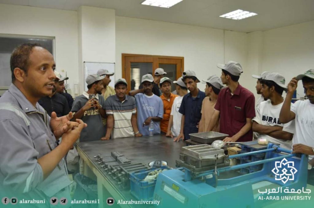 طلاب قسم الهندسة المدنية المستوى الثاني في زيارة علمية لمصنع الشركة العربية للأسمنت
