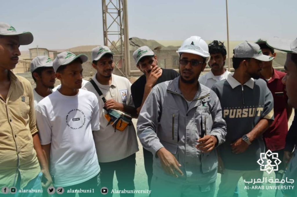 طلاب قسم الهندسة المدنية المستوى الثاني في زيارة علمية لمصنع الشركة العربية للأسمنت