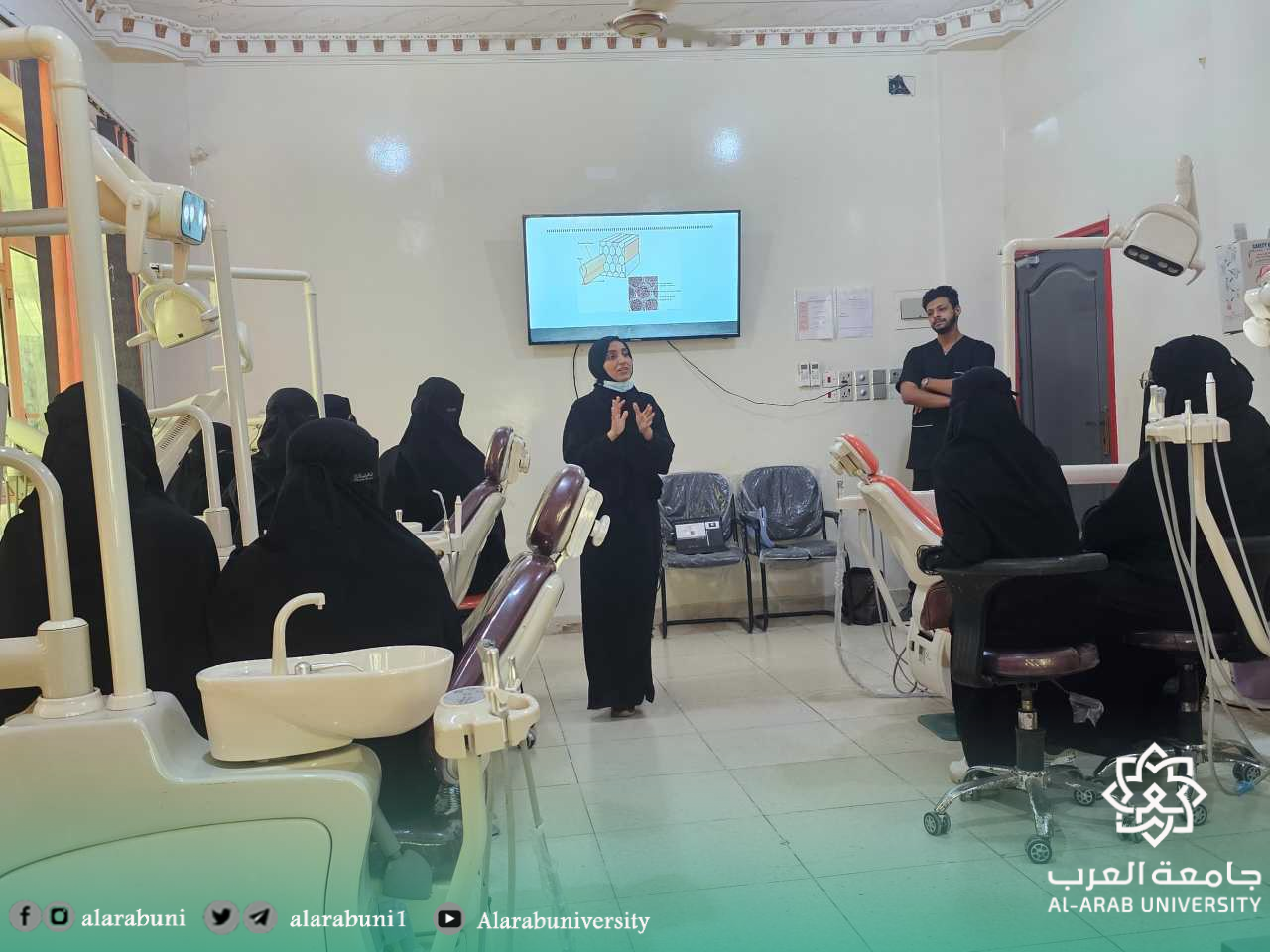 برنامج الامتياز بكلية طب الاسنان جامعة العرب ينظم ورشة عمل متخصصة حول “التبييض” لطلبة الامتياز
