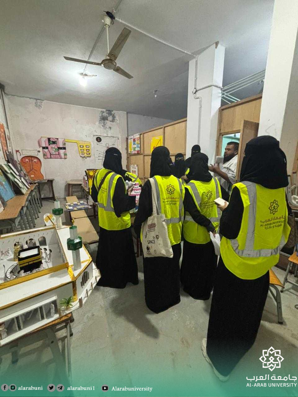طلاب التصميم الداخلي بكلية الهندسة وتقنية المعلومات يزورون مدرستي فاطمة الناخبي وفاز لتطوير البيئات التعليمية