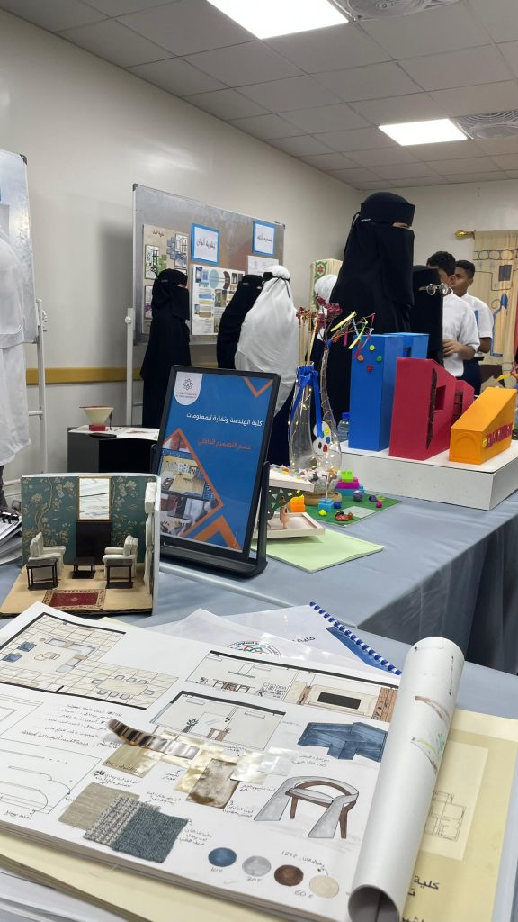 إقبال طلابي واسع في اليوم الثاني للمعرض العلمي ضمن فعاليات أسبوع الجودة بجامعة العرب