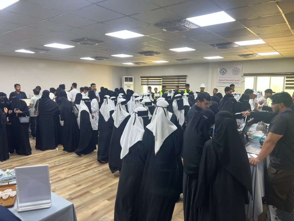 إقبال طلابي واسع في اليوم الثاني للمعرض العلمي ضمن فعاليات أسبوع الجودة بجامعة العرب