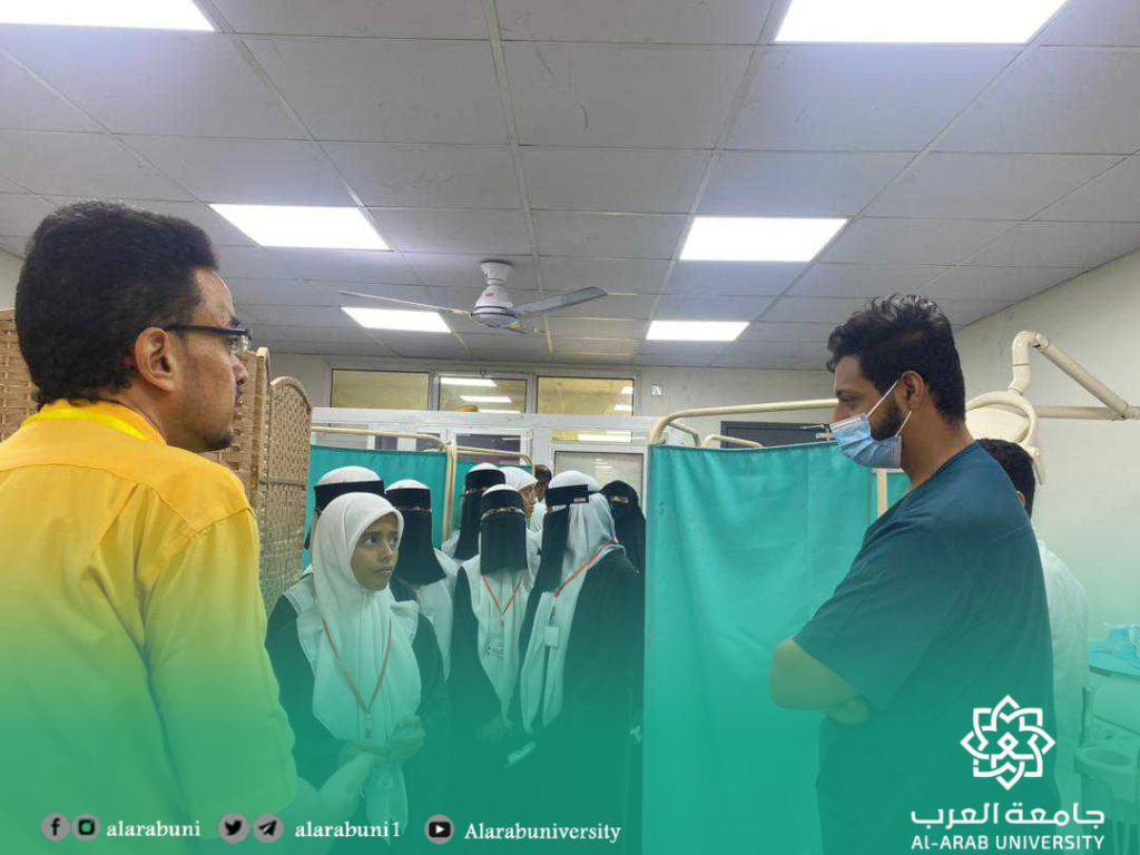 كلية طب الأسنان بجامعة العرب تستقبل طلاب مدرسة بديري للتعليم الأساسي ومدارس الإبداع الأهلية
