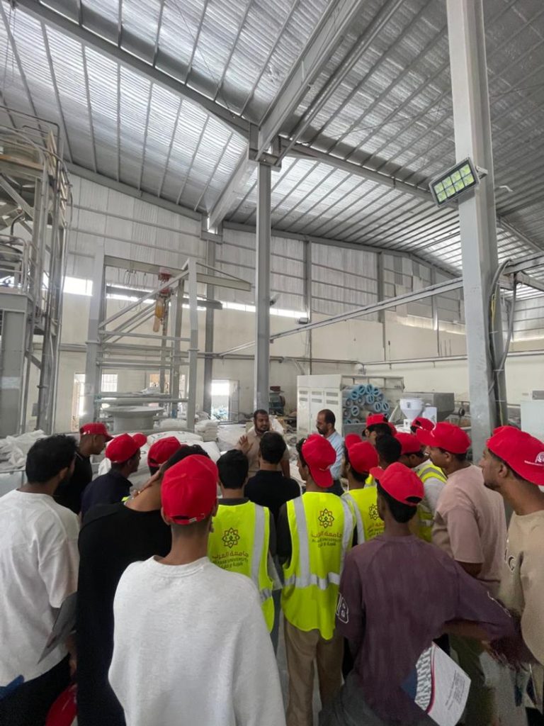 قسم الهندسة المدنية ينفذ نزولًا ميدانيًا الى مصنع خيرات عدن للمنتجات البلاستيكية