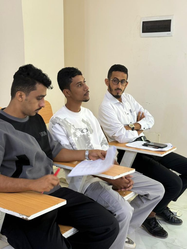 كلية الطب و العلوم الصحية /قسم الصيدلة يقيم جلسة مناقشة مقترحات مشاريع التخرج