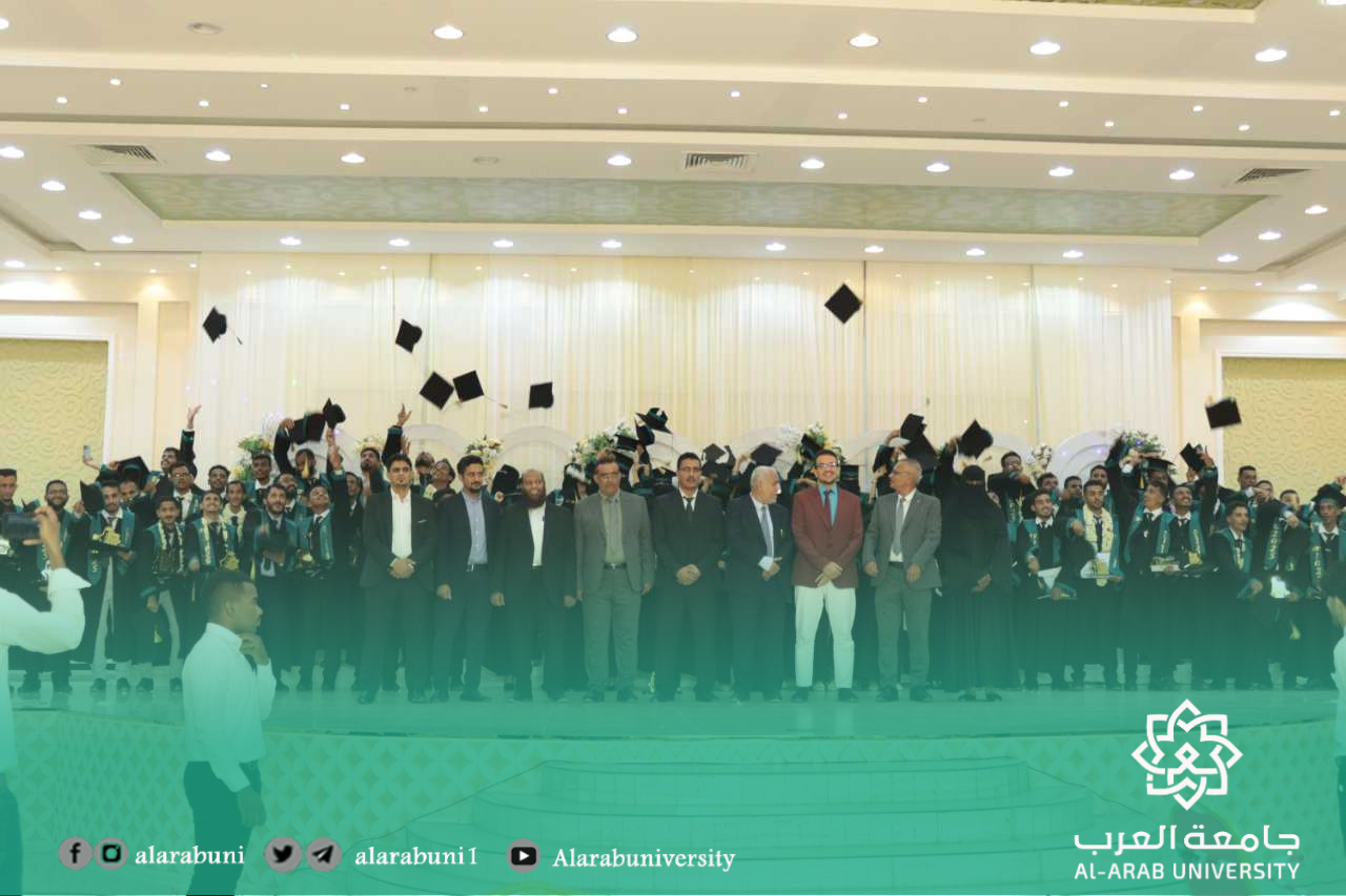 محافظ حضرموت يكرّم 107 خريجًا وخريجة من جامعة العرب ويؤكد دعم السلطة المحلية للتعليم العالي