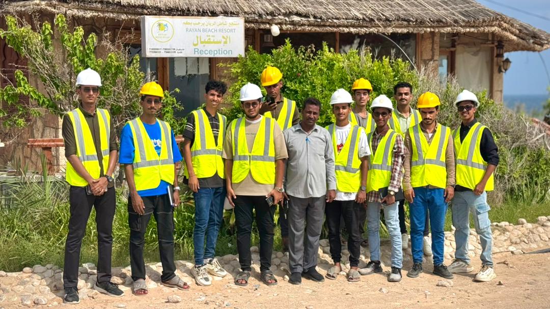طلاب قسم الهندسة المعمارية في زيارة ميدانية لمشروع منتجع الريان السياحي