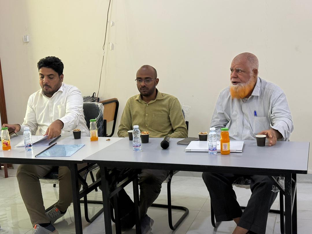 كلية الطب و العلوم الصحية /قسم الصيدلة يقيم جلسة مناقشة مقترحات مشاريع التخرج